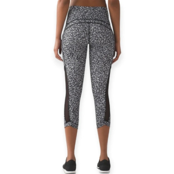 Lululemon Sole Training Mesh 22" Crop Leggings Black White Floral w Pockets 8 - Picture 2 of 14